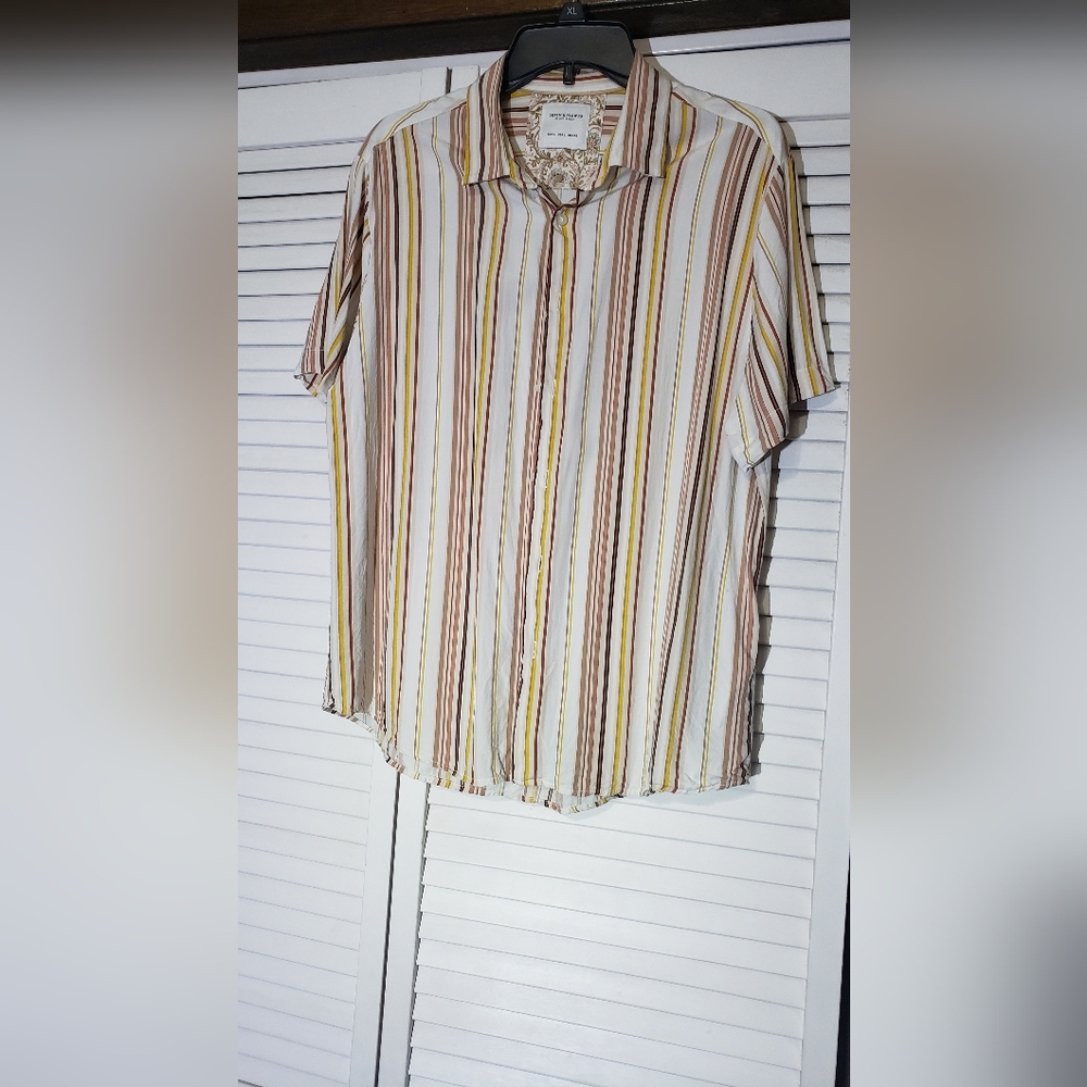 Denim & Flower by Ricky Singh Short Sleeve Button Up Large